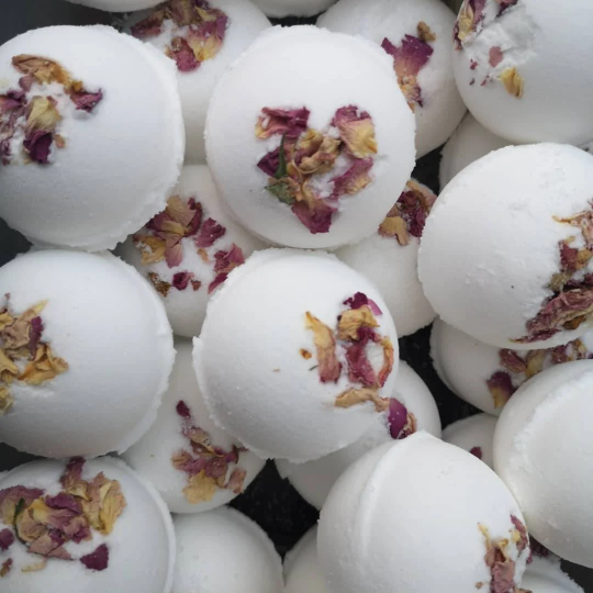 Individual Bath bomb. 75g. Natural bath bomb. Geranium, lavender, orange, cedarwood essential oils. Handmade + zero waste + vegan