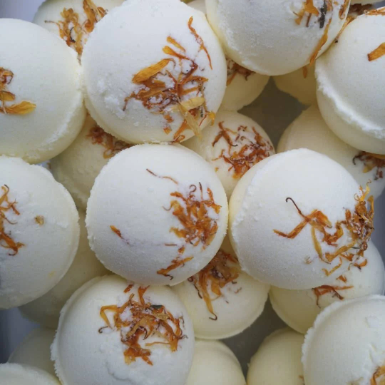 Individual Bath bomb. 75g. Natural bath bomb. Geranium, lavender, orange, cedarwood essential oils. Handmade + zero waste + vegan