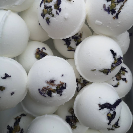Individual Bath bomb. 75g. Natural bath bomb. Geranium, lavender, orange, cedarwood essential oils. Handmade + zero waste + vegan