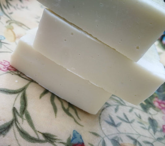 100% olive oil castile soap. Organic and bird friendly. Handmade Cold process solid bar. Unscented unfragranced soap. Sensitive skin bar.