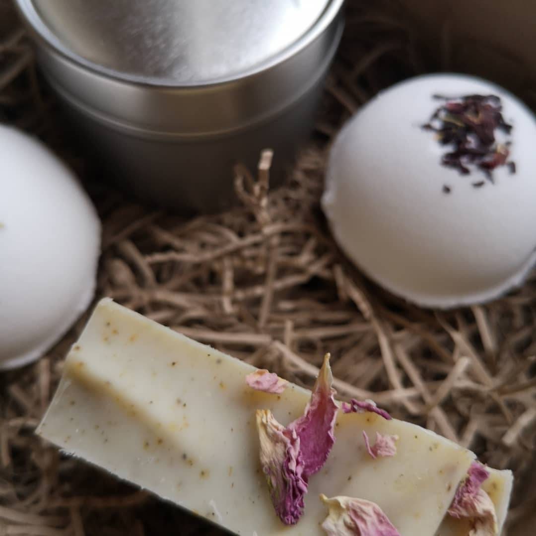 Floral + frankincense gift set. Soap bar, body butter & bath bomb boxed gift. Gift for mum. Handmade + zero waste Organic fair trade vegan