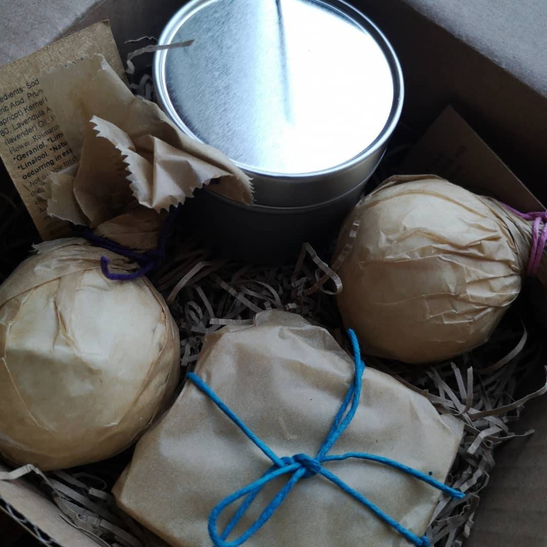 Floral + frankincense gift set. Soap bar, body butter & bath bomb boxed gift. Gift for mum. Handmade + zero waste Organic fair trade vegan