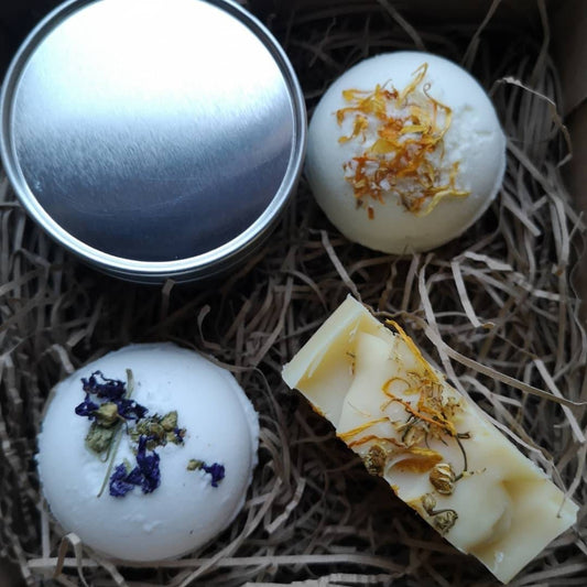Citrus + cedarwood gift set. Soap bar, body butter & bath bomb boxed gift. Valentine's gift. Handmade and zero waste. Organic vegan