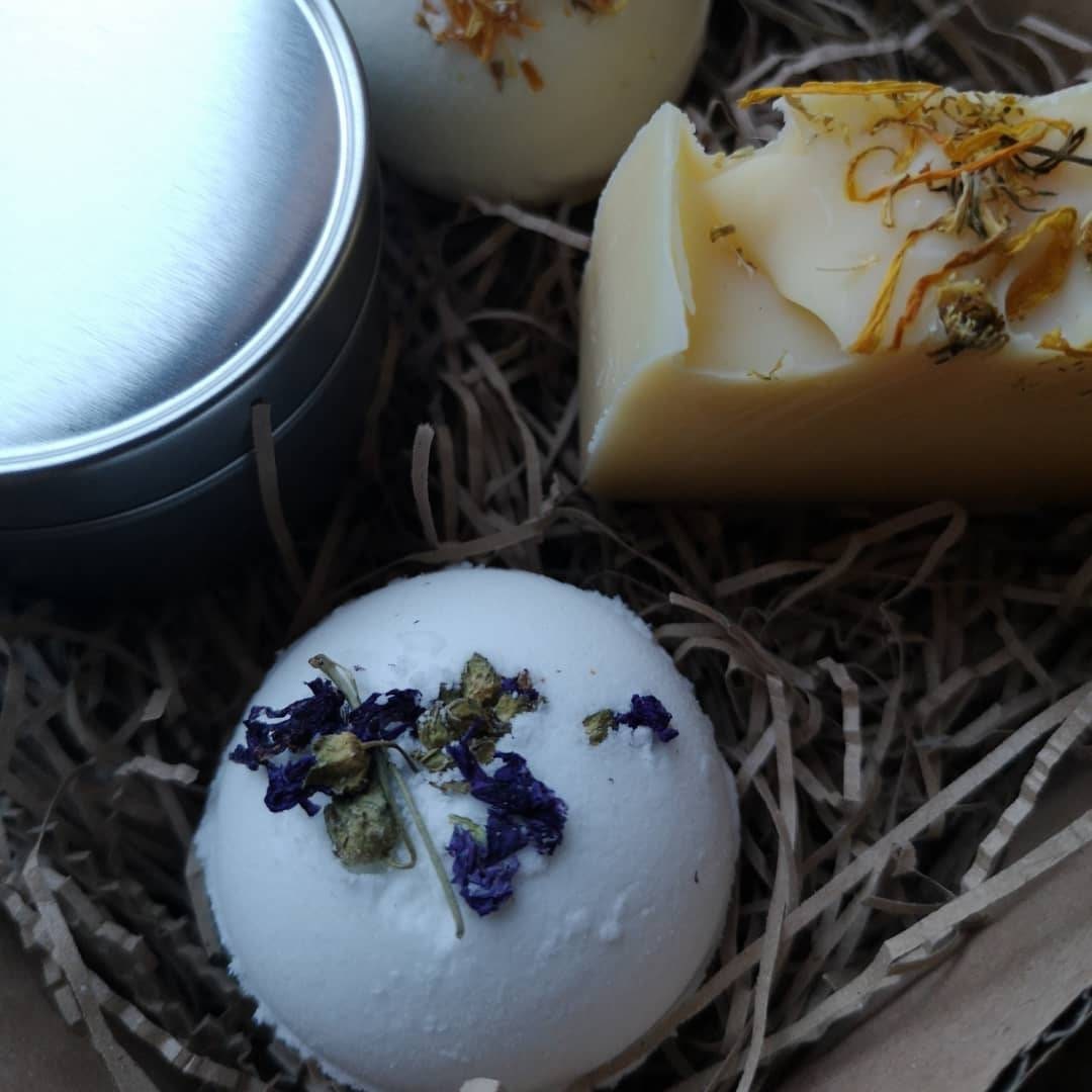 Citrus + cedarwood gift set. Soap bar, body butter & bath bomb boxed gift. Valentine's gift. Handmade and zero waste. Organic vegan