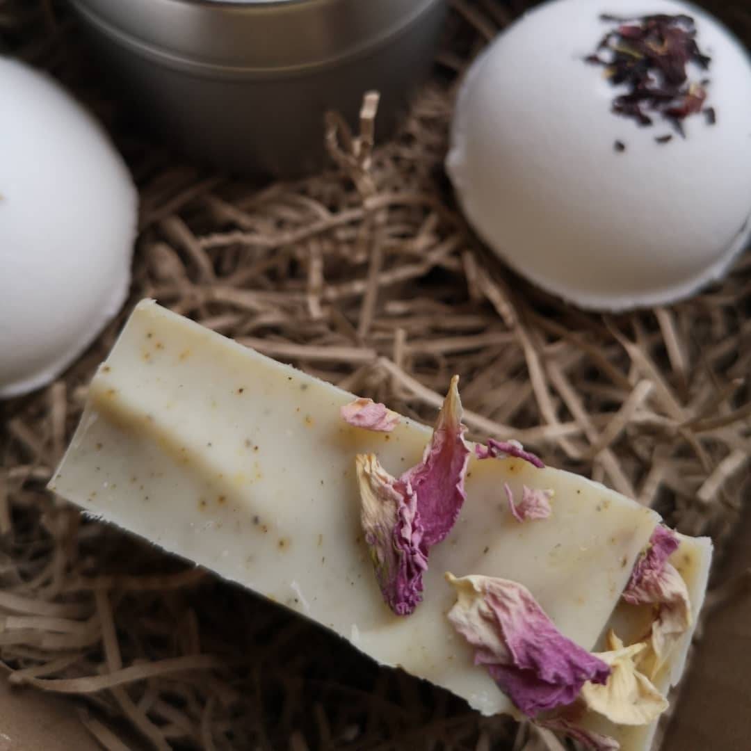 Floral + frankincense gift set. Soap bar, body butter & bath bomb boxed gift. Gift for mum. Handmade + zero waste Organic fair trade vegan