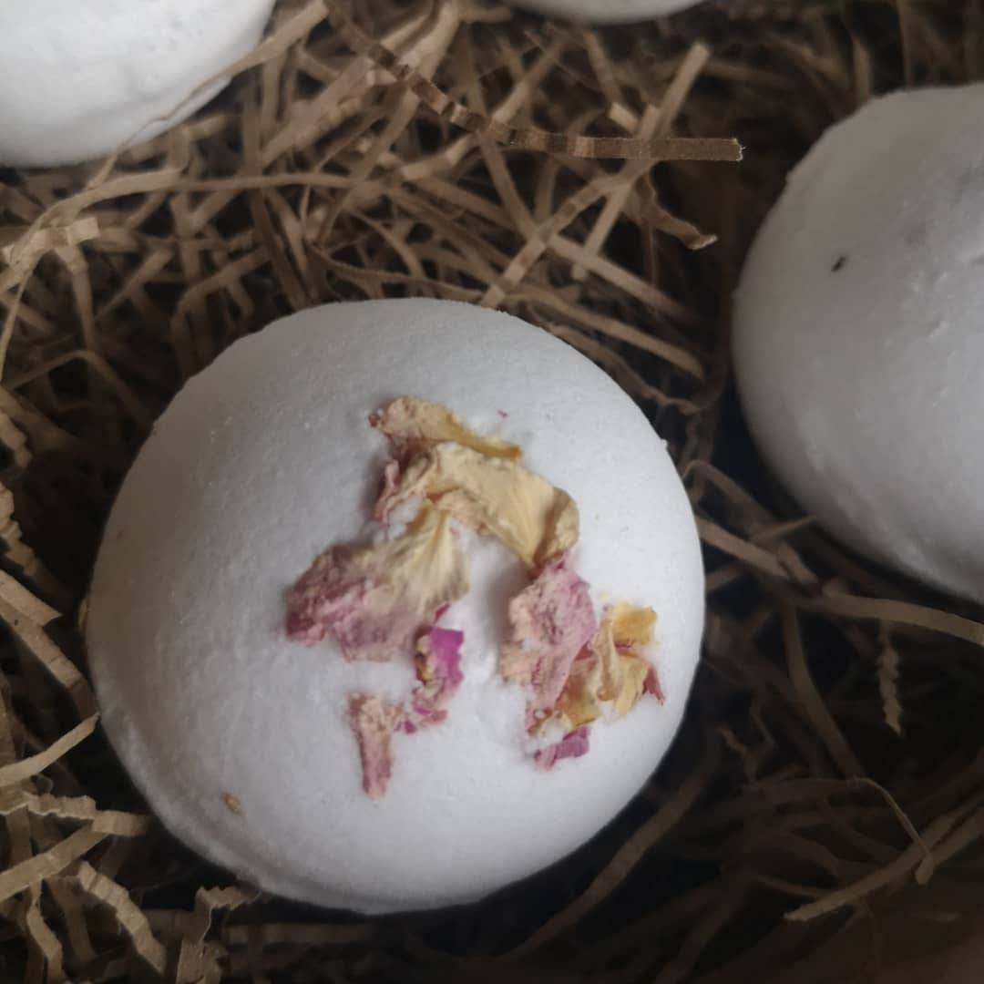 Small Bath bomb gift set. Set of 4 boxed natural bath bomb collection. Valentine's gift. Handmade + zero waste Organic, fair trade + vegan