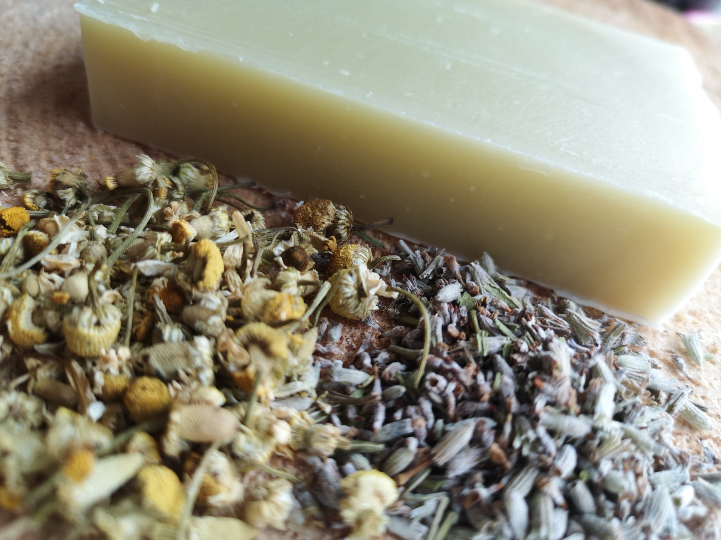 Lavender, black pepper and juniper berry, triple butter and hemp soap. With chamomile infused olive + oat. Organic handmade soap bar. 120ge