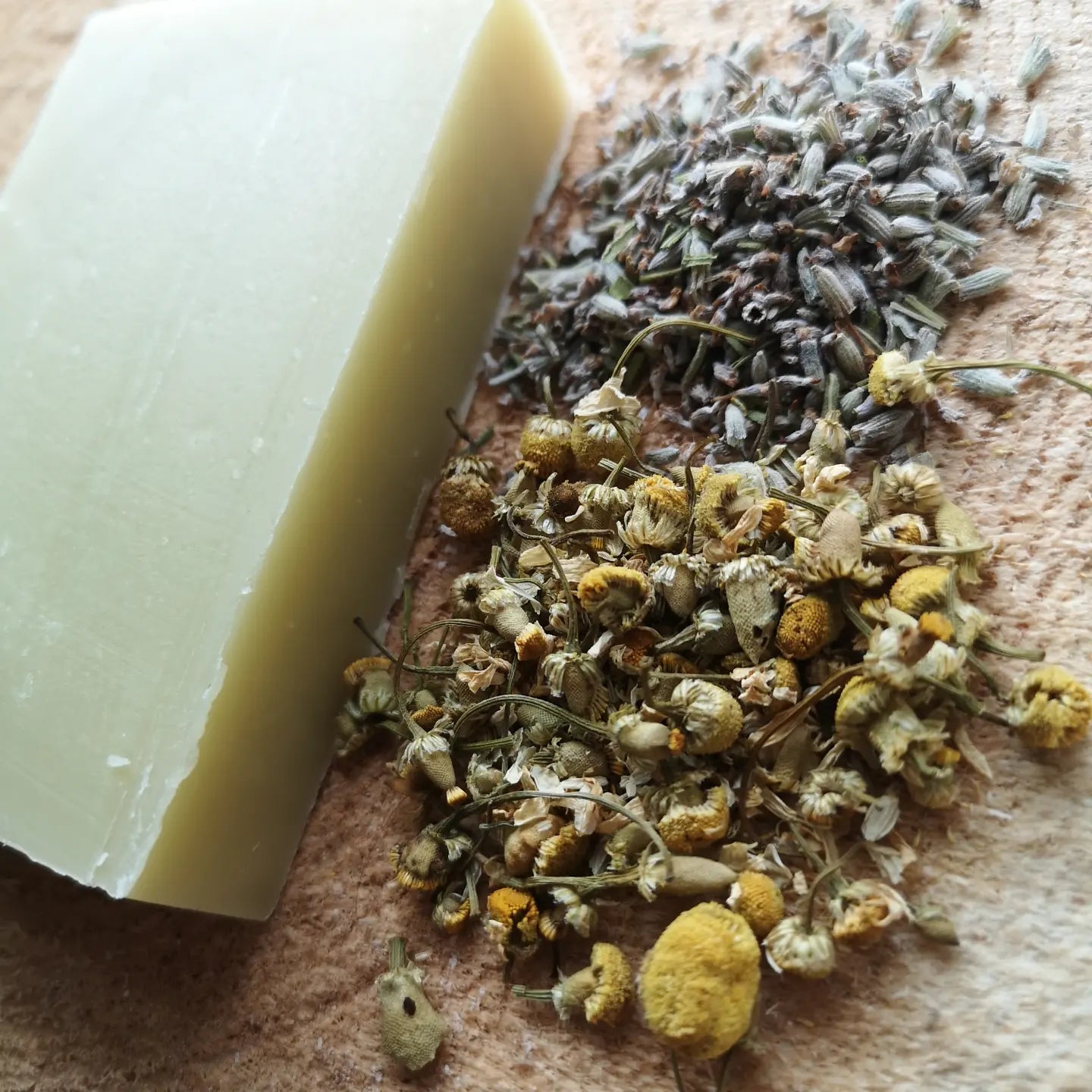 Lavender, black pepper and juniper berry, triple butter and hemp soap. With chamomile infused olive + oat. Organic handmade soap bar. 120ge