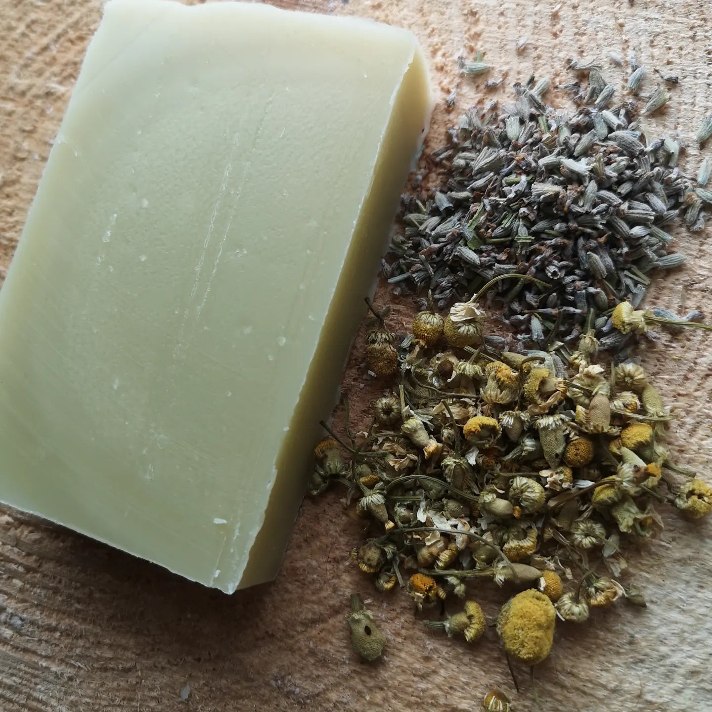 Lavender, black pepper and juniper berry, triple butter and hemp soap. With chamomile infused olive + oat. Organic handmade soap bar. 120ge