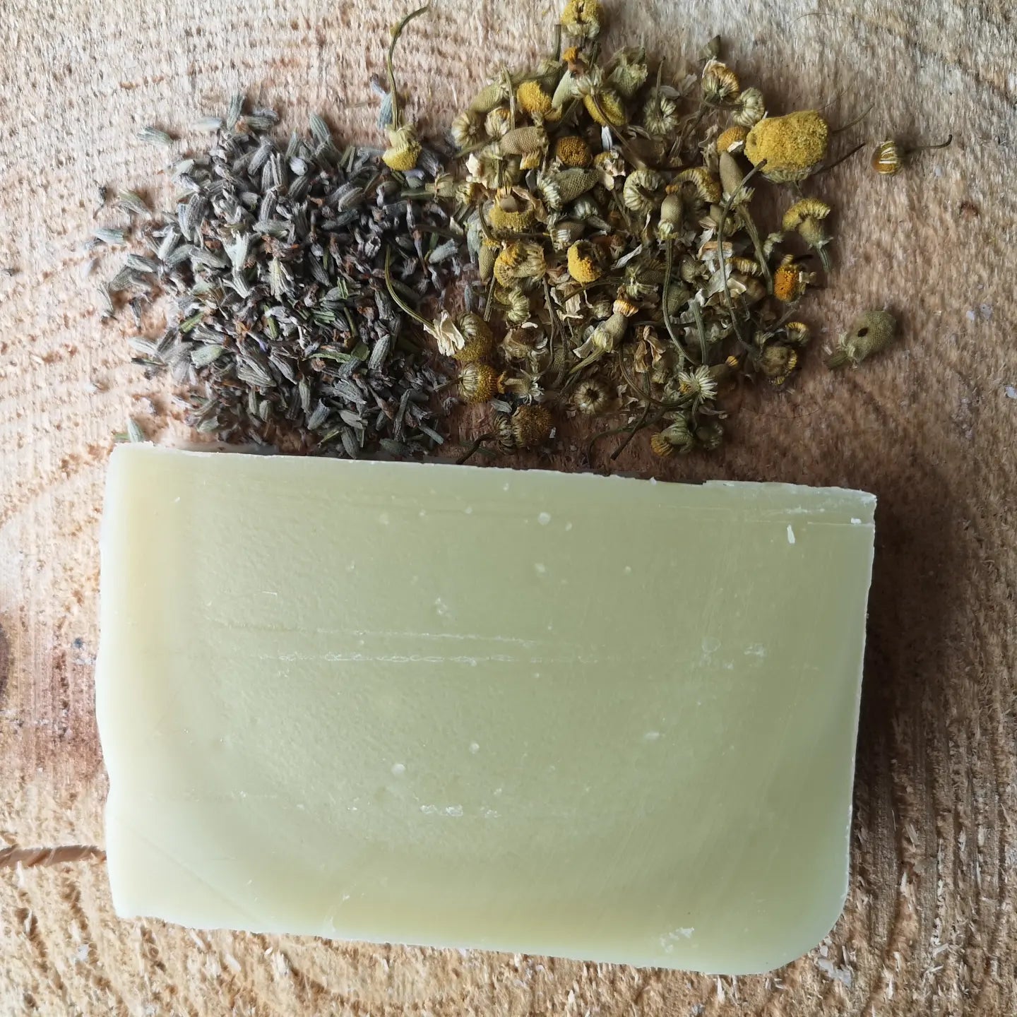 Lavender, black pepper and juniper berry, triple butter and hemp soap. With chamomile infused olive + oat. Organic handmade soap bar. 120ge